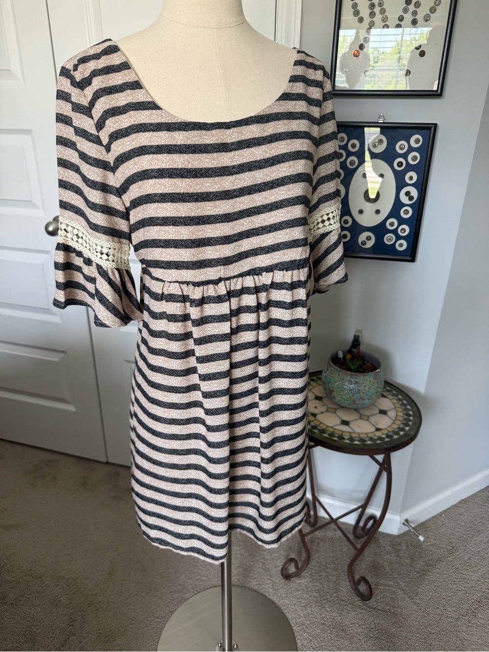 Striped Short Sleeve Tunic Dress in Black and Cream
